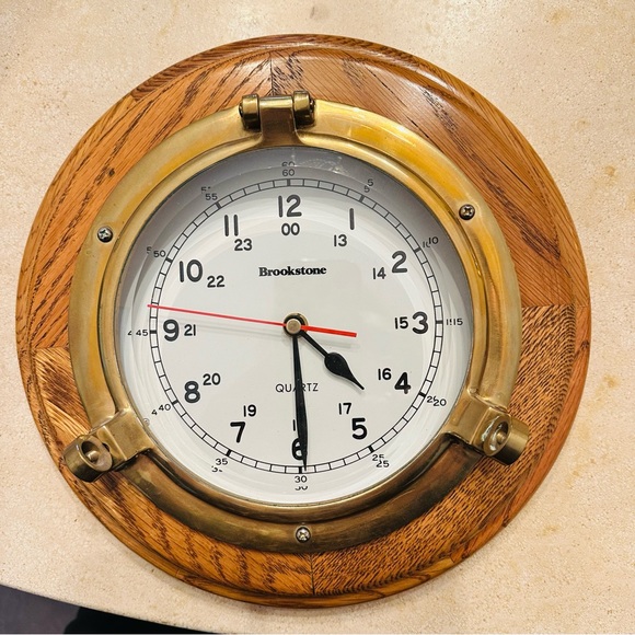Wall Clock from Brookstone. Measures 11” . The gold frame of clock is 8” Quartz - Picture 3 of 7